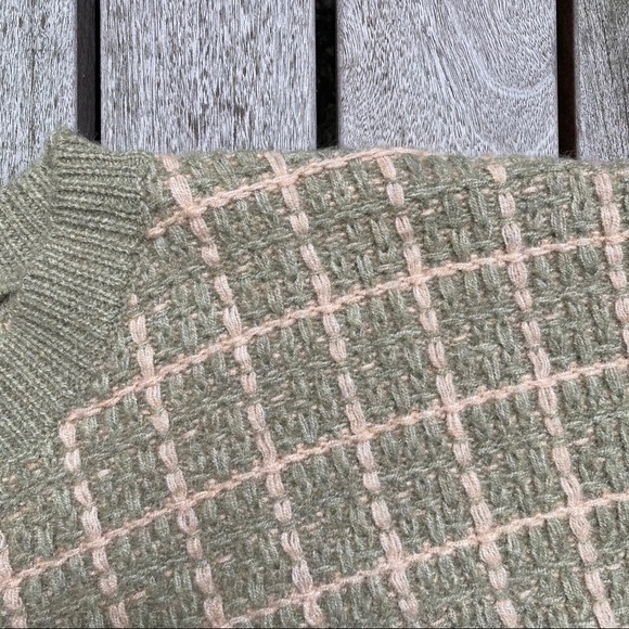 VELVET ROSE Green & Tan Knot Crew Neck Sweater - Picture 4 of 5